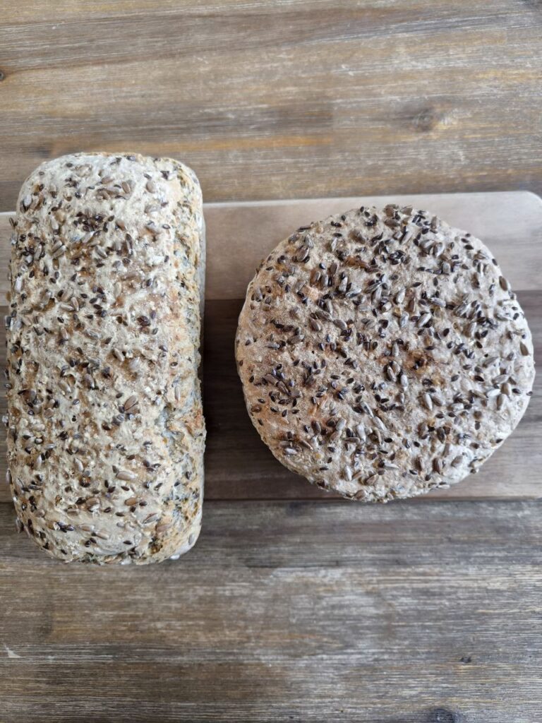 Mehrkornbrot mit Dinkel und Saaten aus Backofen und Airfryer im Vergleich